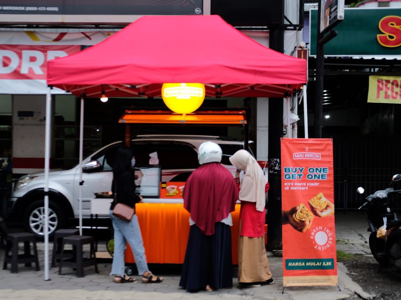Booth dengan tenda